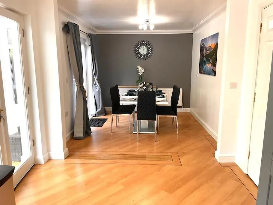 The Woodlands, Shortstay, Ideal For Families, Relocation, Contractors, Travel Stay Horley Holiday home