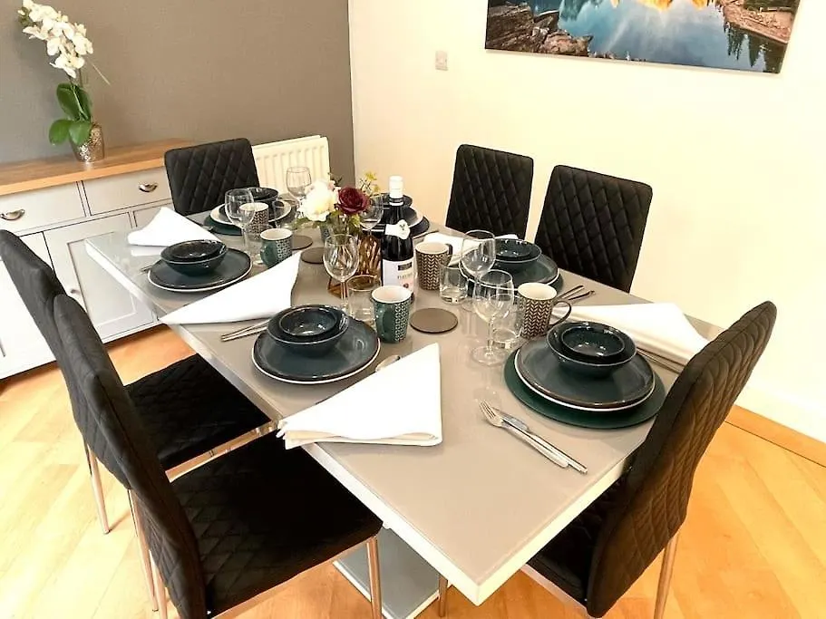 The Woodlands, Shortstay, Ideal For Families, Relocation, Contractors, Travel Stay Horley