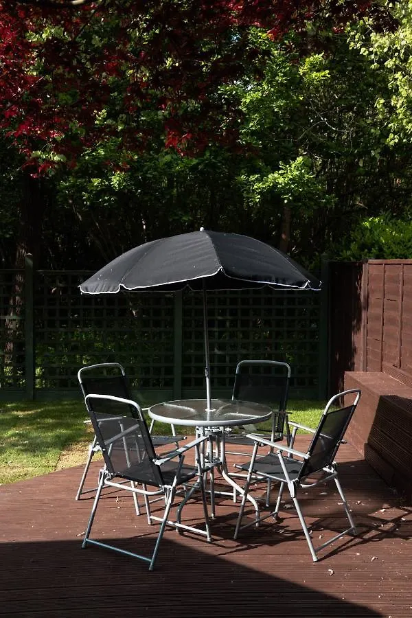 The Woodlands, Shortstay, Ideal For Families, Relocation, Contractors, Travel Stay Horley United Kingdom