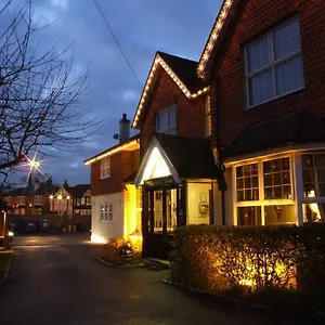Corner House Gatwick With Bookable Parking Hotel